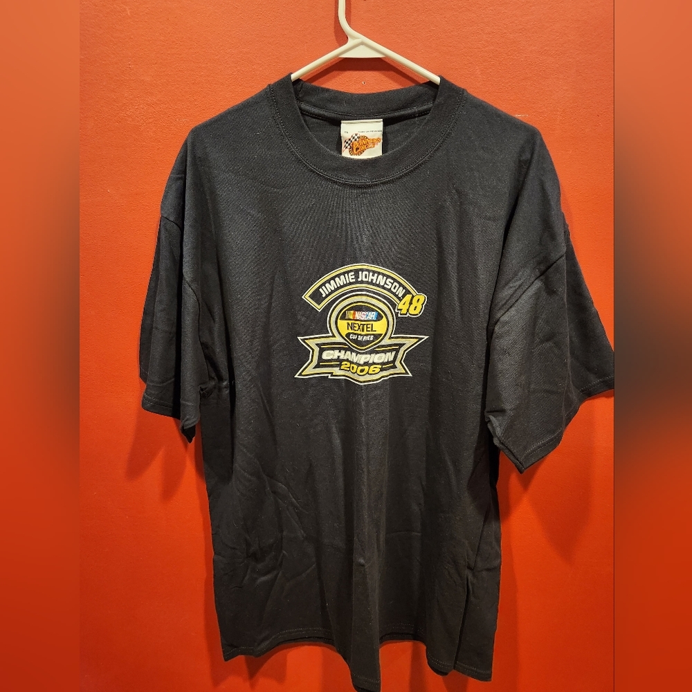 Mens extra large 2006 jimmie johnson championship short sleeve shirt